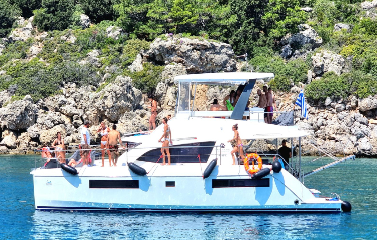 Georganiseerde Cruise Naar De Oostelijke Stranden Van Rodos Met Luxecatamaran “Boss” (6 uur - 4 stranden)